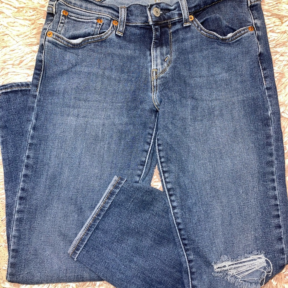 Levi 28 Boyfriend jeans